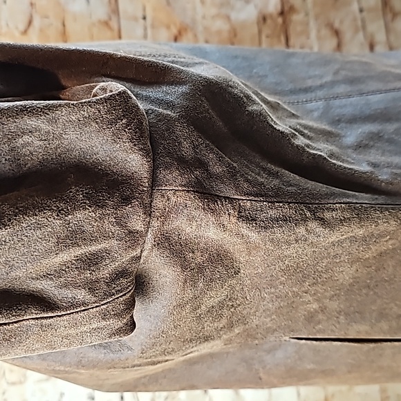 VINTAGE ARMANI COLLEZIONE BROWN DISTRESSED LEATHER ZIP-UP JACKET - Picture 6 of 16